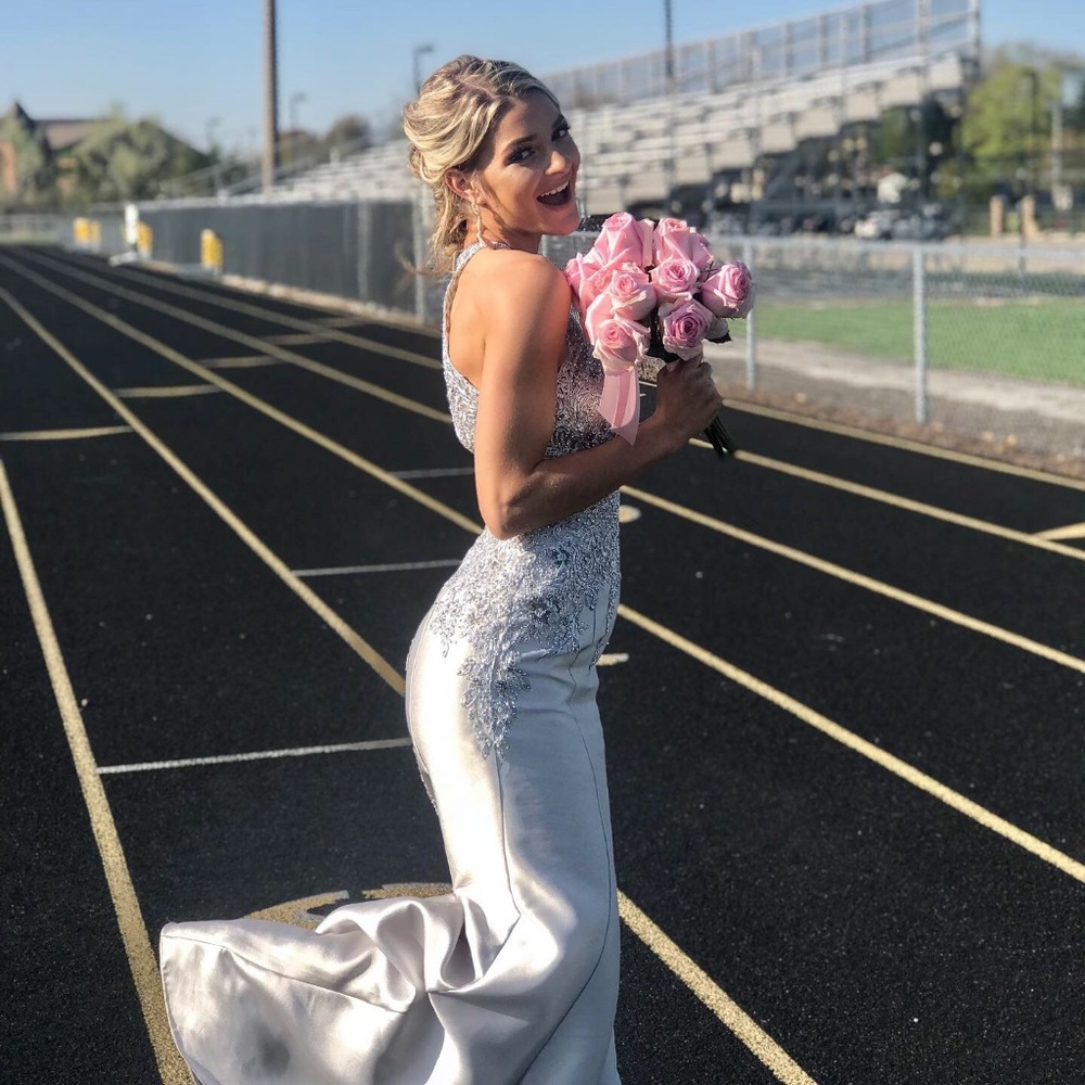 BEAUTIFUL PROM DRESS SIZE 0 - Picture 3 of 3